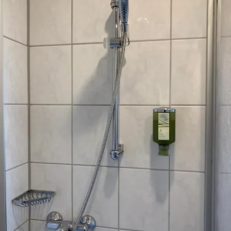 Room-24 - Zellwald Großschirma