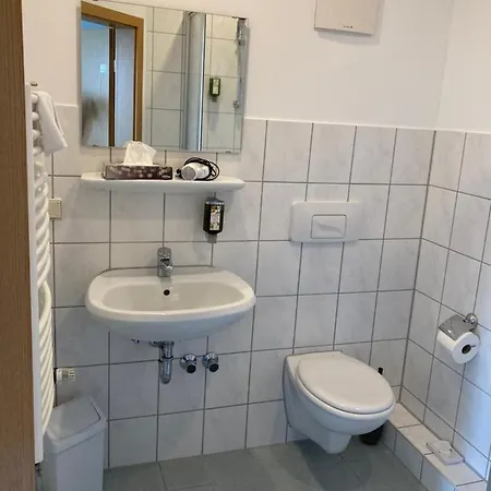 Room-24 - Zellwald Großschirma