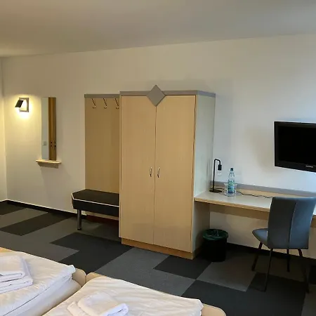 Room-24 - Zellwald Großschirma