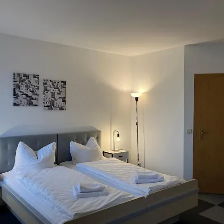 Room-24 - Zellwald Großschirma