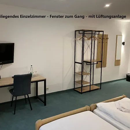 Room-24 - Zellwald Großschirma